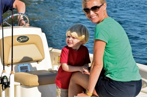 177S child and mom in boat