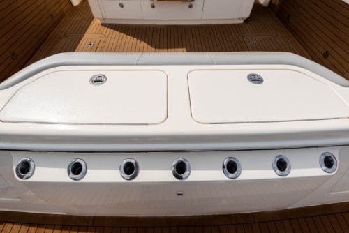 530LXF transom compartments and rod holders